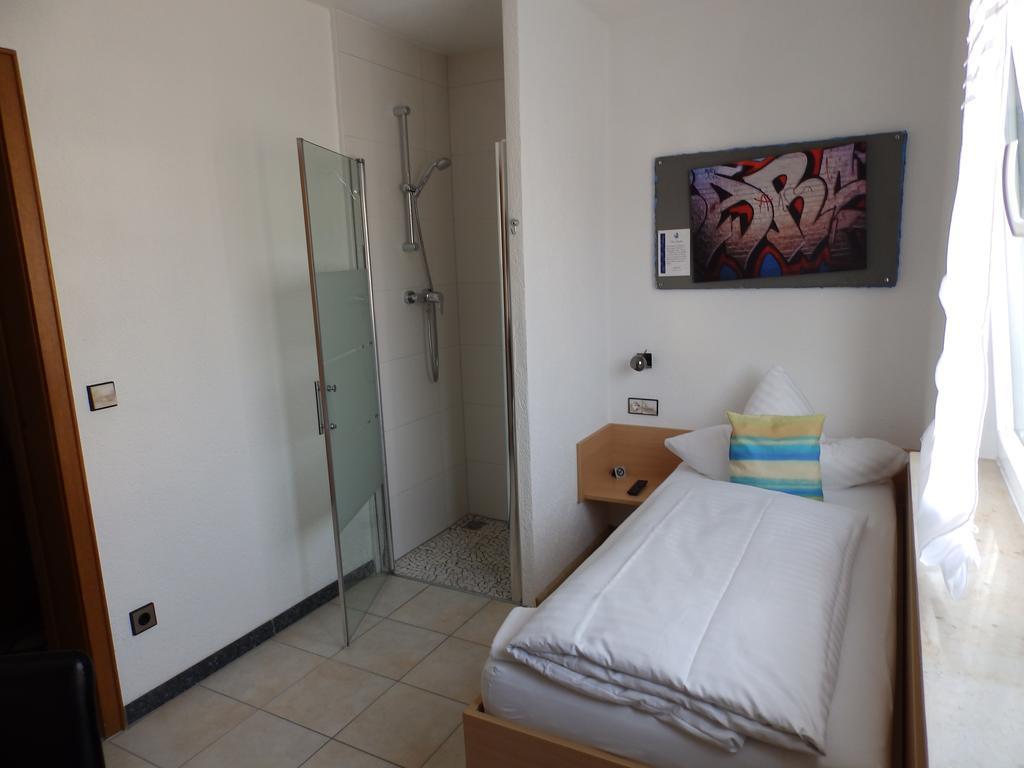 H41 Inn Hotel Garni Freiburg (Adults Only) Гунделфинген Екстериор снимка