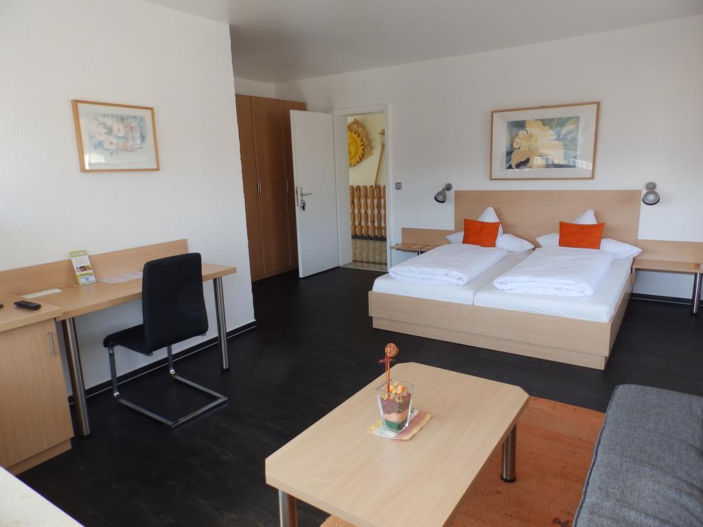 H41 Inn Hotel Garni Freiburg (Adults Only) Гунделфинген Екстериор снимка