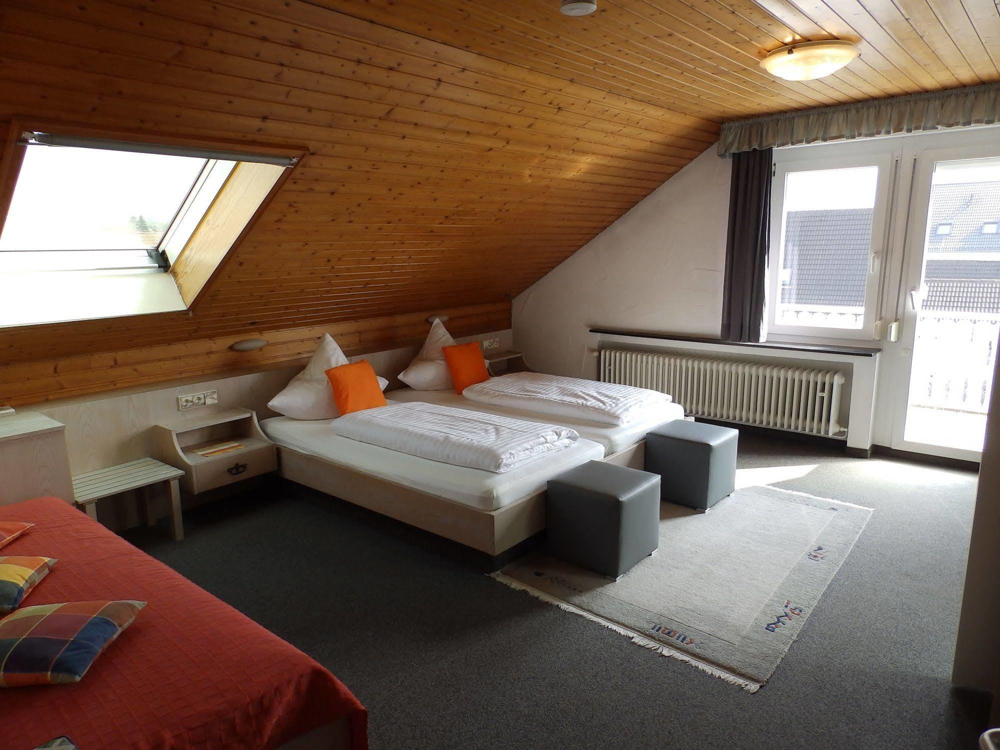 H41 Inn Hotel Garni Freiburg (Adults Only) Гунделфинген Екстериор снимка