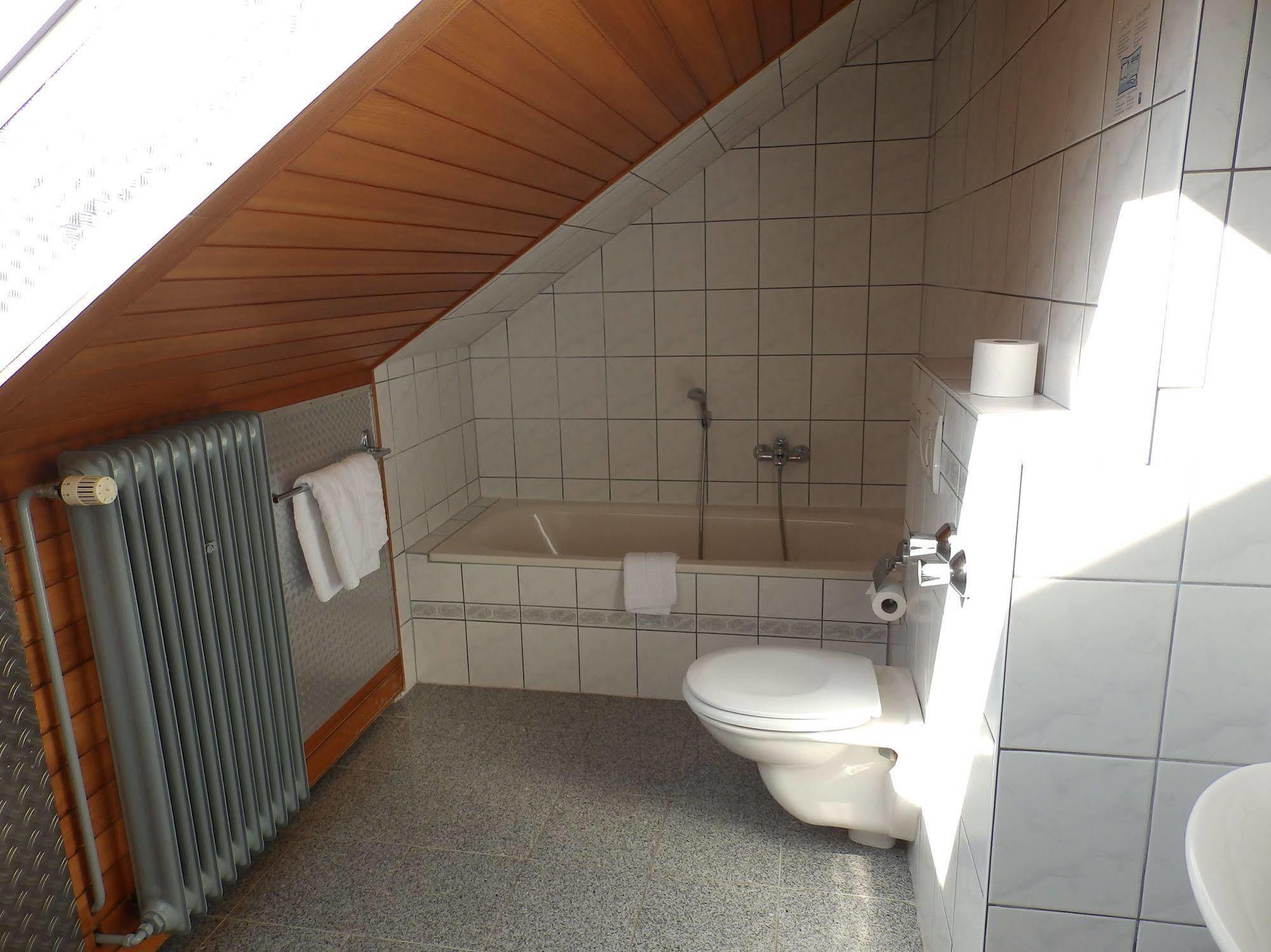 H41 Inn Hotel Garni Freiburg (Adults Only) Гунделфинген Екстериор снимка
