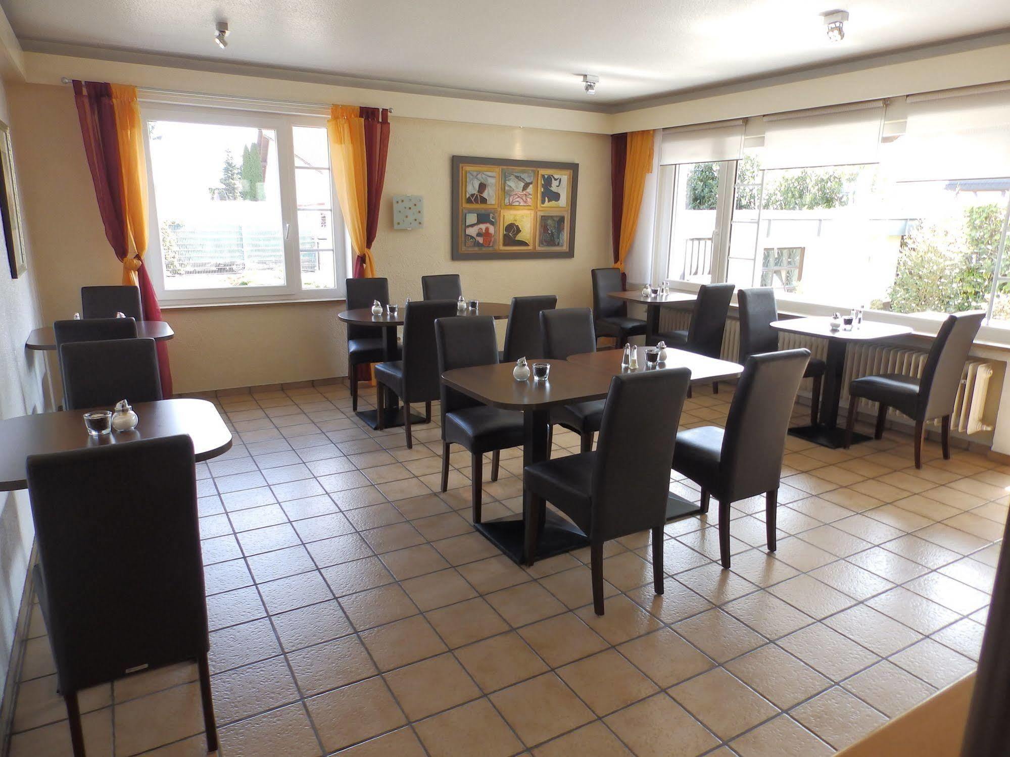 H41 Inn Hotel Garni Freiburg (Adults Only) Гунделфинген Екстериор снимка