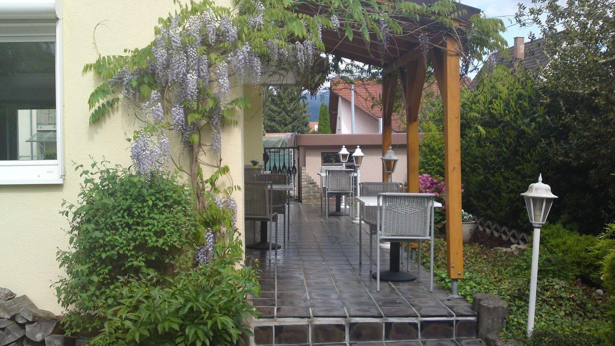 H41 Inn Hotel Garni Freiburg (Adults Only) Гунделфинген Екстериор снимка