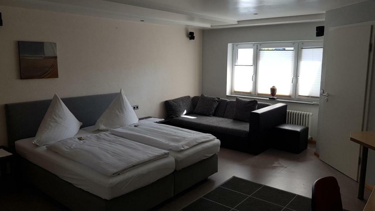 H41 Inn Hotel Garni Freiburg (Adults Only) Гунделфинген Екстериор снимка