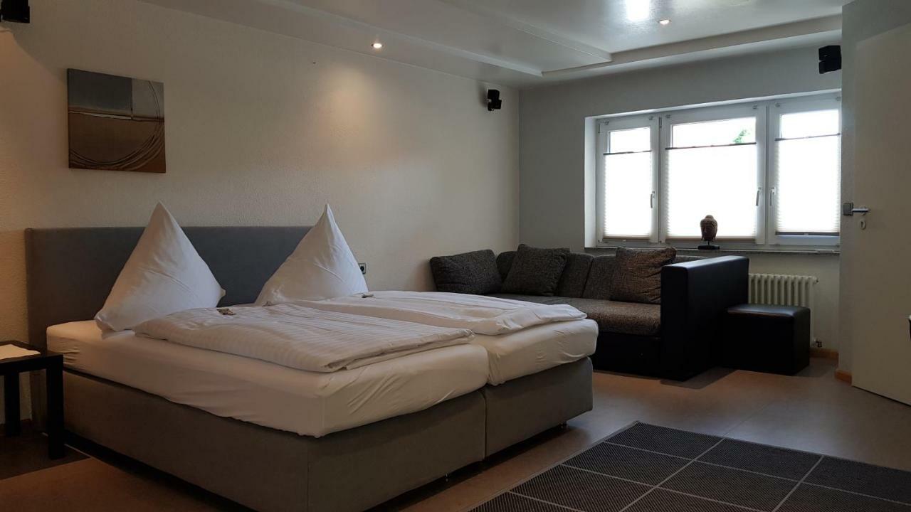 H41 Inn Hotel Garni Freiburg (Adults Only) Гунделфинген Екстериор снимка