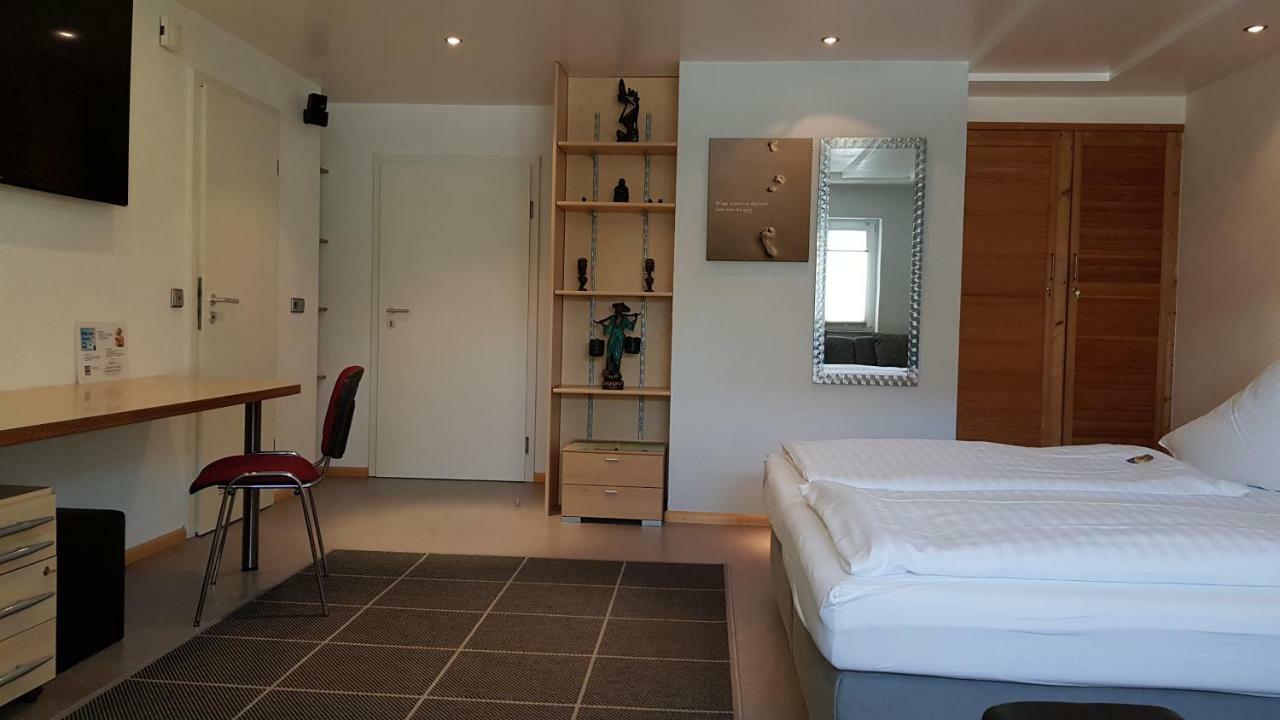H41 Inn Hotel Garni Freiburg (Adults Only) Гунделфинген Екстериор снимка